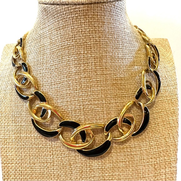 Trifari Chunky Collar Chain Statement Necklace Gold Tone w/ black enamel details - Picture 1 of 9